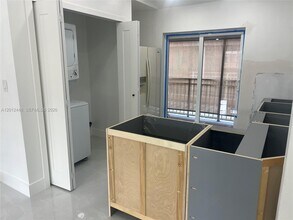 Building Photo - 2425 W 76th St