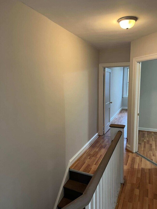 Building Photo - 209 W Laveer St