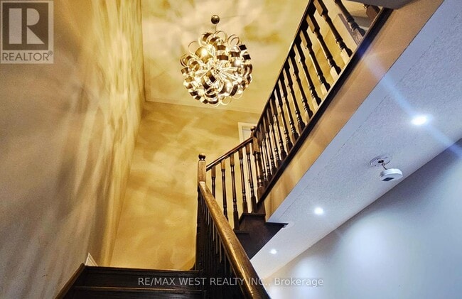 Building Photo - 38 Wasaga Rd