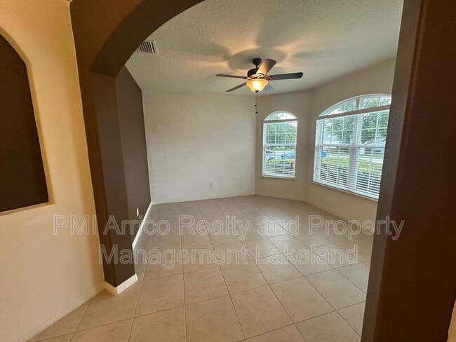 Building Photo - 2009 Country Aire Loop