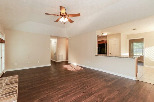 Foto del edificio - 7323 Echo Pines Dr