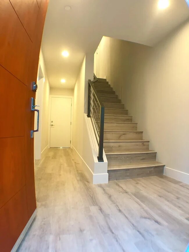 Foto del edificio - 8435 Tweedy Ln