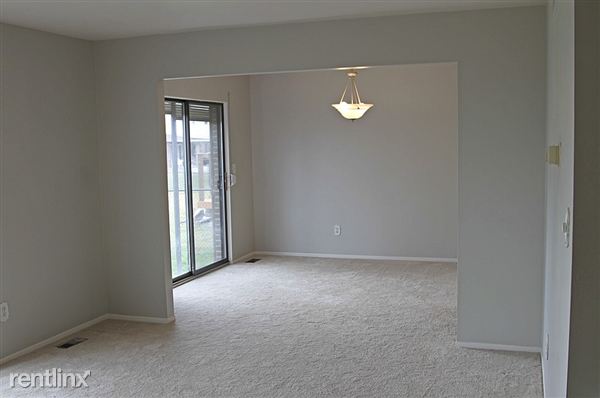 Building Photo - 5050 Surrey Dr