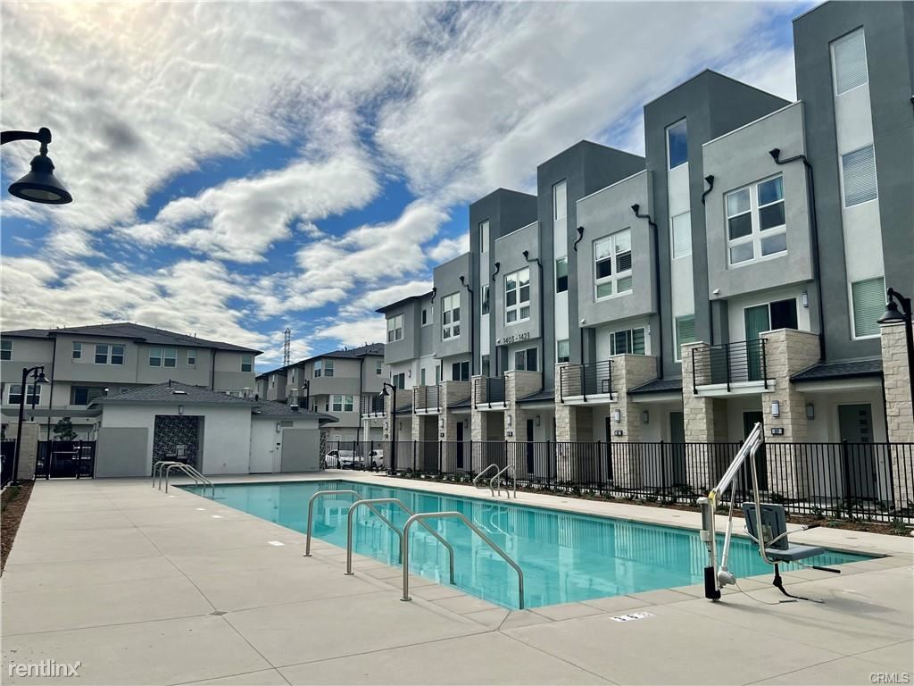 Building Photo - 3 br, 3.5 bath Condo - 1718 W Bushell St