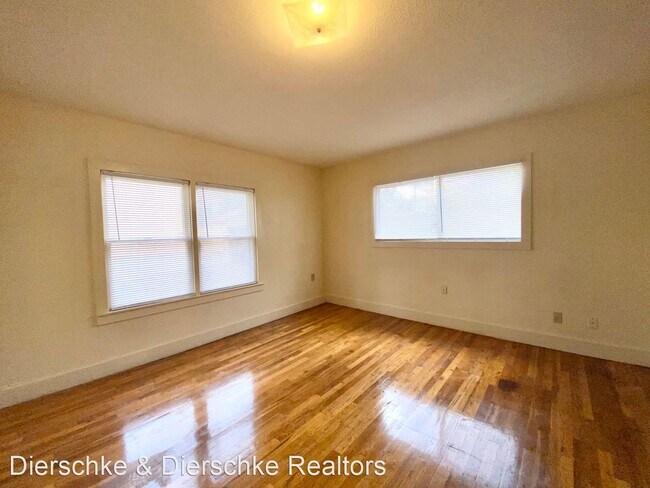 Foto del edificio - 2 br, 2 bath House - 123 W. 19th St.