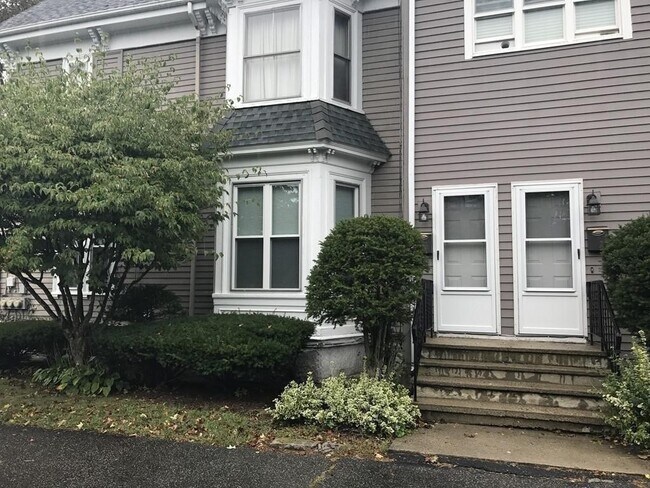 Building Photo - 5 Tibbetts St