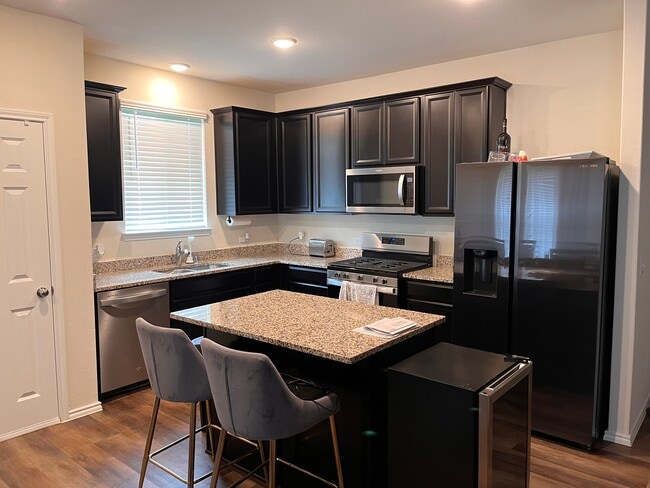 Photo - 1723 Cormorant Cres House