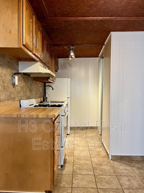 Building Photo - 117 N Shamrock St