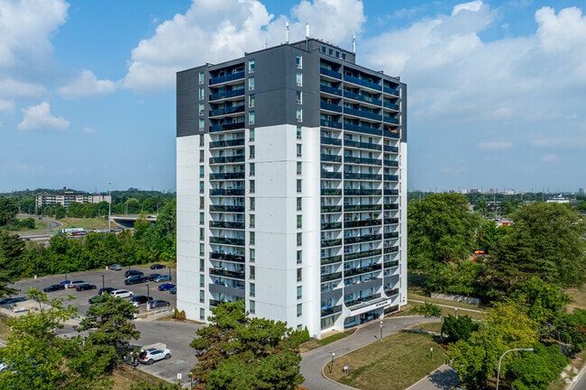 Building Photo - 580 The East Mall