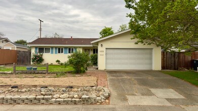 Building Photo - 6558 Meadowcreek Way