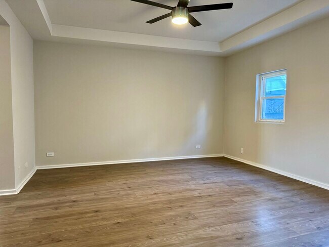 Foto del edificio - 1709 N Maplewood Ave