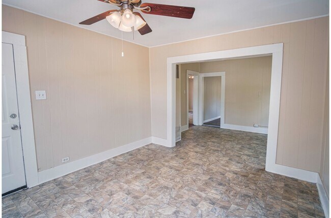 Building Photo - 610 Belmont