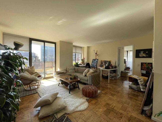 Foto del edificio - 330 E 38th St