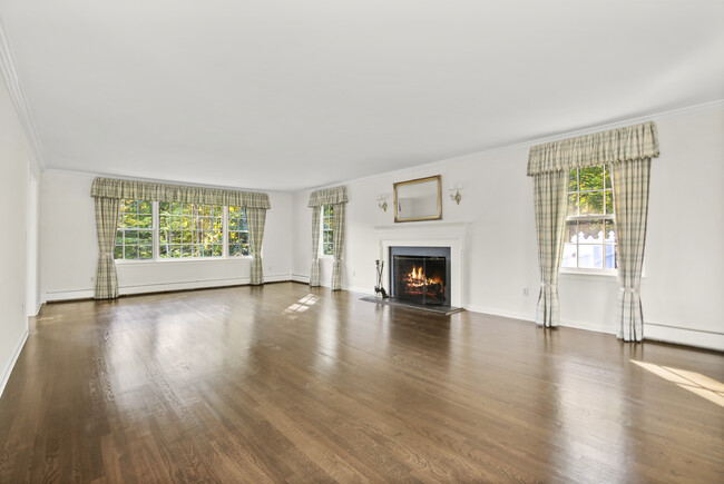Building Photo - 25 Ferncliff Rd