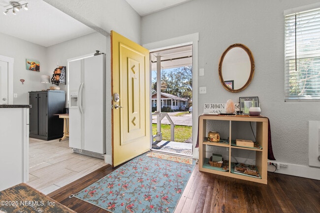 Foto del edificio - 909 Cedar St