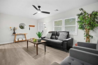 Building Photo - 308 Shelden Dr