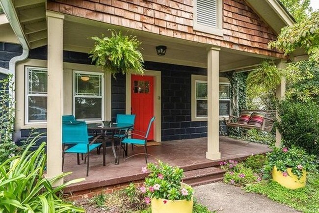 Building Photo - Biltmore Village Duplex!