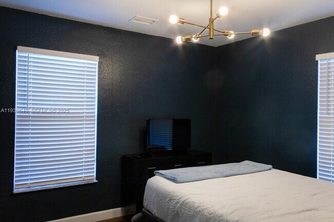 Foto del edificio - 765 NW 77th St