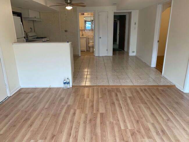 Living Room - 2512 N 72nd Ct