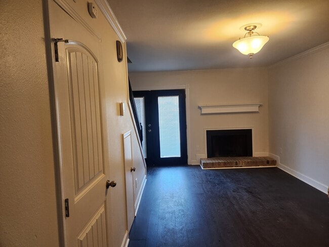 Building Photo - 434 Longwood Ct