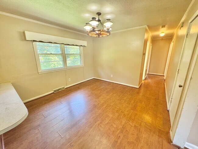 Foto del edificio - Rural Statesville - 3BR/1BA + Carport & Fu...