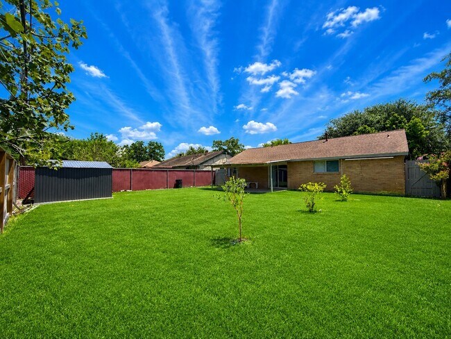 Foto del edificio - 723 Onaleigh Dr