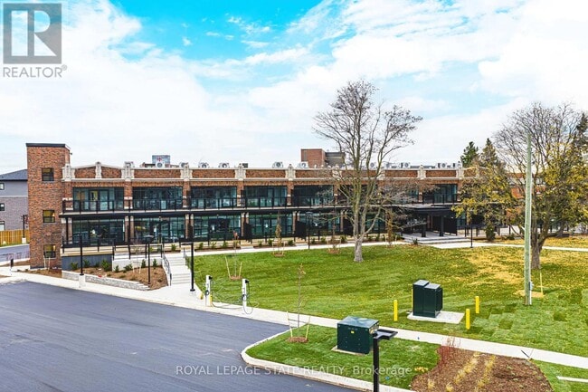 Building Photo - 555 Sanatorium Rd