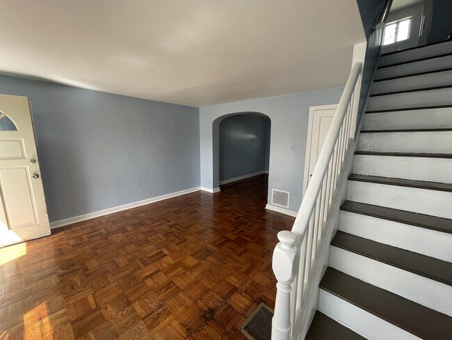 Building Photo - 454 Raritan St