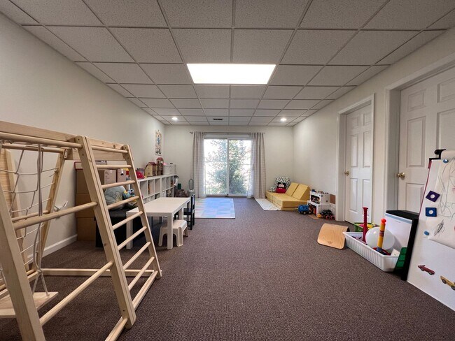 Building Photo - 240 Newberry Ln