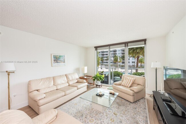 Building Photo - 1155 Brickell Bay Dr