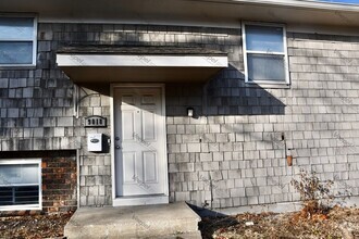 Building Photo - 9018-9020 W 78th Cir