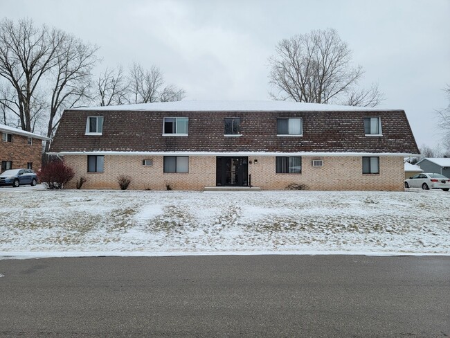 Building Photo - 2-Bedroom  Upper in a 8plex building