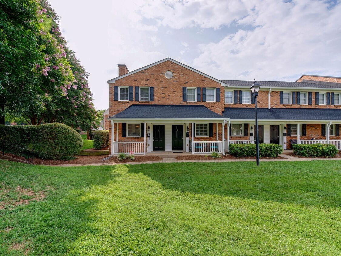 Primary Photo - Stunning and completely updated townhome s...