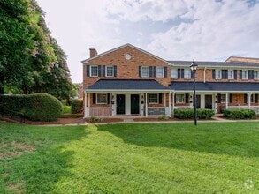 Building Photo - 1344 Green Oaks Ln