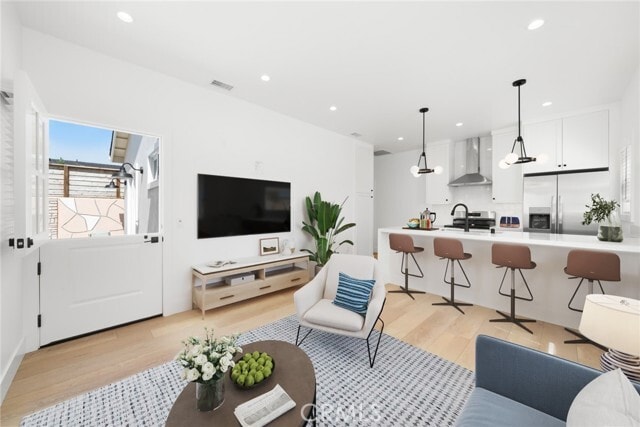 Foto del edificio - 1637 Irvine Ave