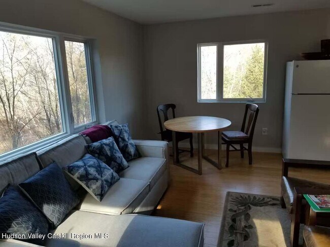 Foto del edificio - 501 Cold Brook Rd