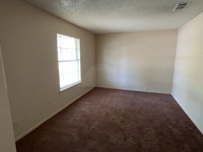 Building Photo - 1502 Linda Ln