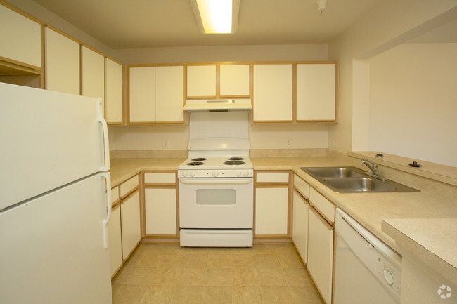 1HAB, 1BA - 767 ft² - Cocina - Somerset at Town Center Senior Apartments