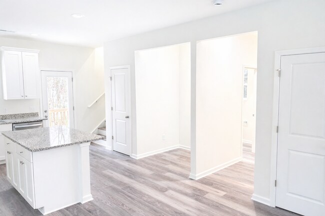 Foto del edificio - Brand New! 3BR w/ 1-Car Garage near Downtown Salisbury