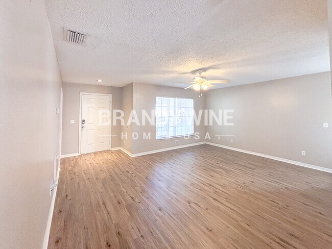 Building Photo - 323 Summer Sails Dr