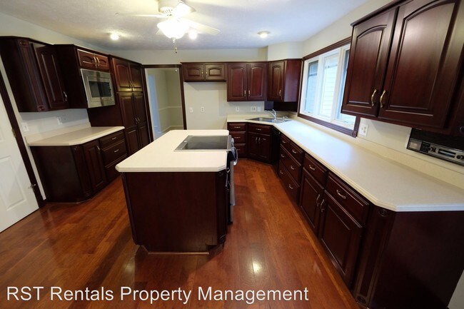 Building Photo - 3 br, 3.5 bath House - 5 Canterbury Ct