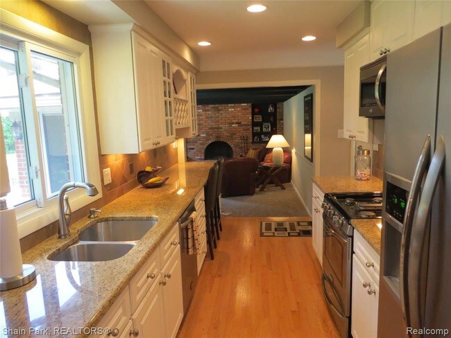 Foto del edificio - 28335 Kendallwood Dr