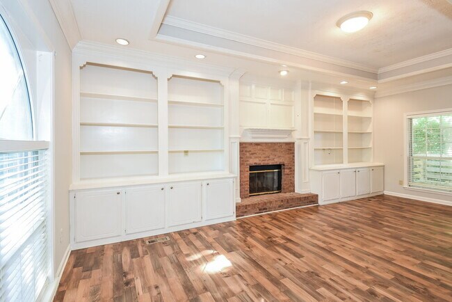 Building Photo - 893 Stonemill Manor