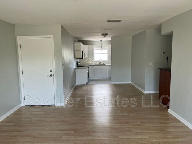 Foto del edificio - 7210 N Manhattan Ave