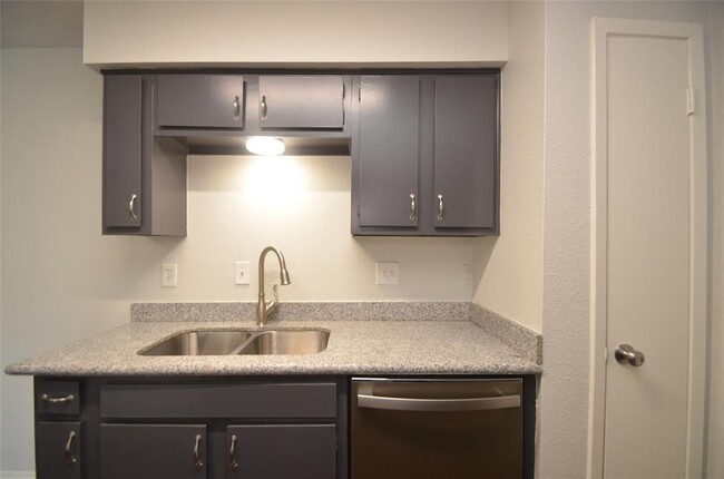 Foto del edificio - 6200 W Tidwell Rd
