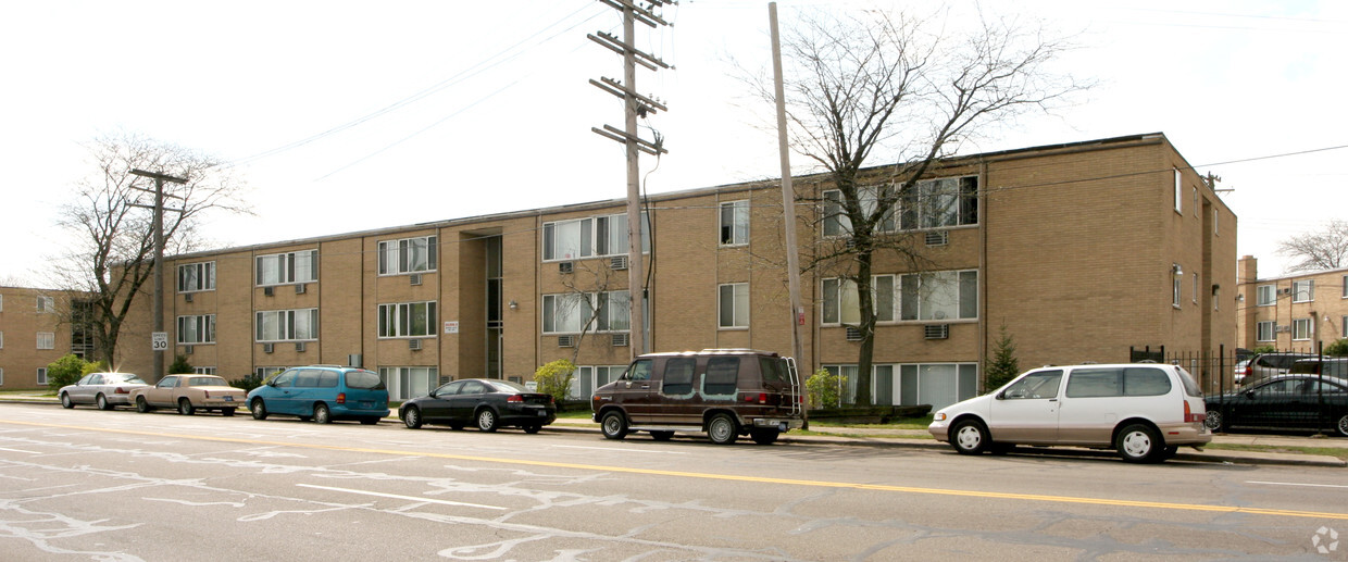 Building Photo - Skyview Apartments