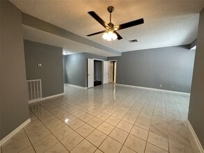 Building Photo - 3319 Green Fields Dr