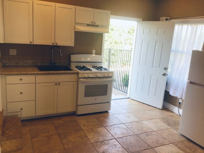 Foto del edificio - Elegant Studio Retreat on Gated Estate, Ut...