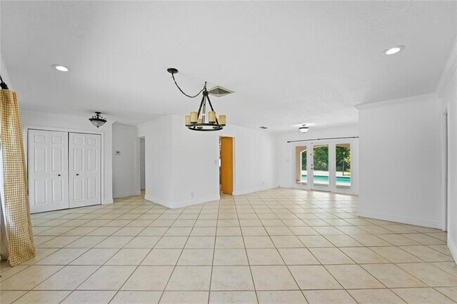 Building Photo - 1120 E Tropical Way