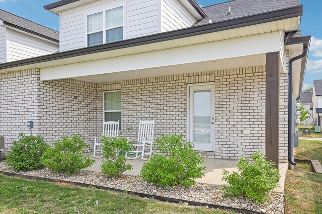Foto del edificio - South Maple Townhomes